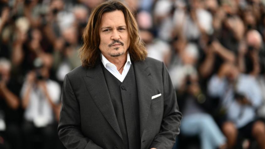 Encuentran a Johnny Depp desmayado en hotel de Hungría: Tenía concierto programado