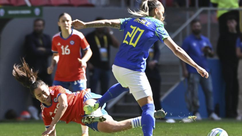 Brasil golea a Chile 4-0 en el debut de Luis Mena como DT de la Roja