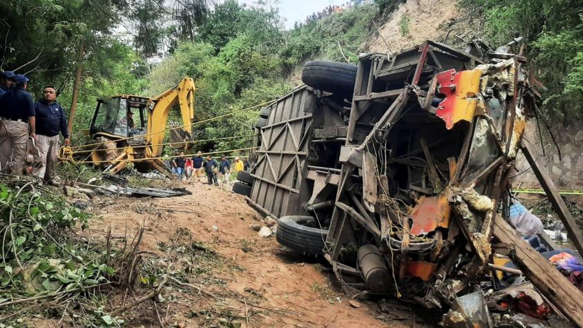 Bus cayó a barranco en México: 29 personas fallecieron y 19 resultaron lesionadas