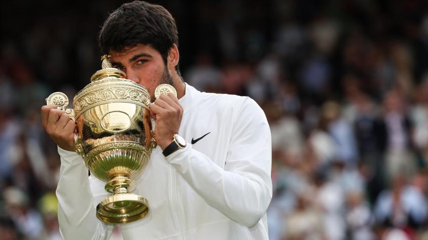 Carlos Alcaraz destrona a Djokovic y es el nuevo campeón de Wimbledon