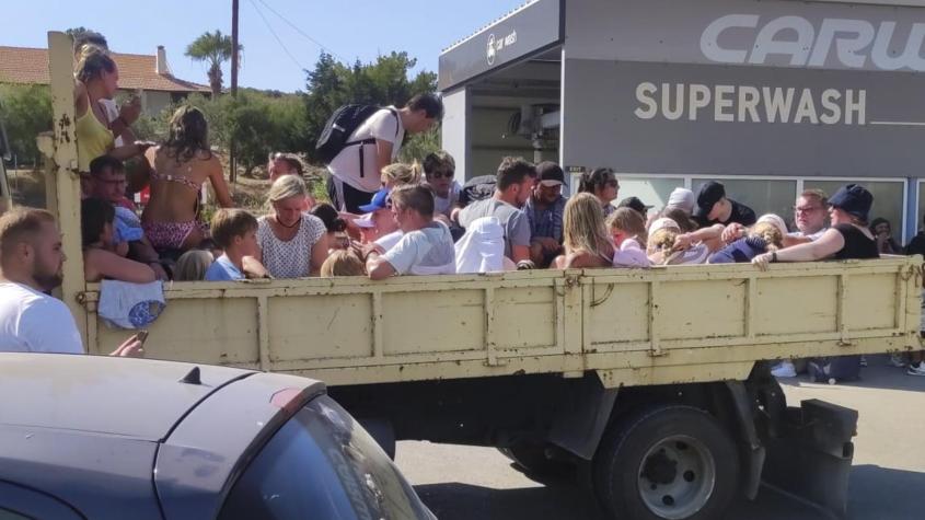Grecia: Decenas de miles de evacuados de isla de Rodas, en plena ola de calor en hemisferio norte