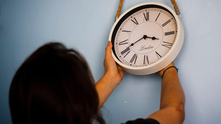 Cambio de hora en Chile: ¿Se adelantan o se atrasan los relojes?