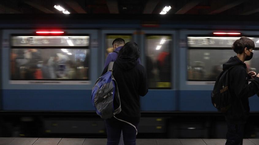 Metro de Santiago restableció servicio tras cierre de ocho estaciones en Línea 5