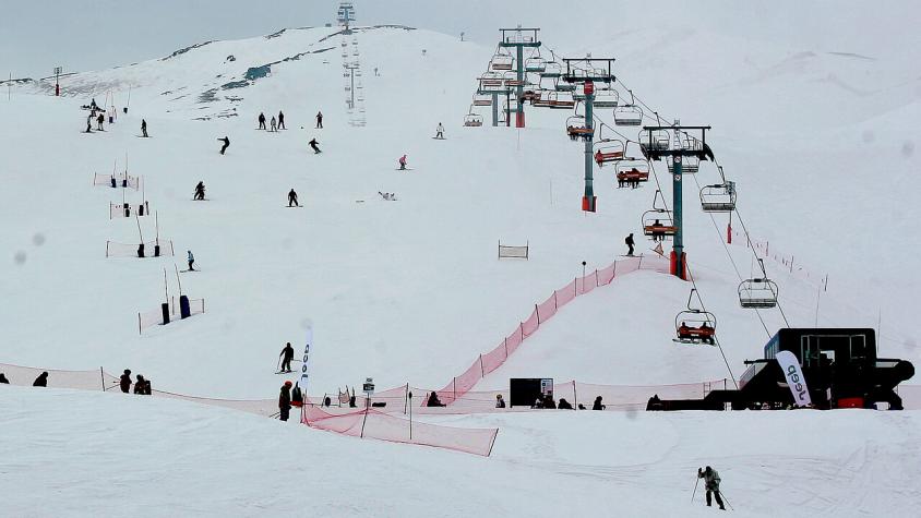 Valle Nevado: Al menos 80 personas estuvieron atrapadas por casi dos horas tras falla de andarivel