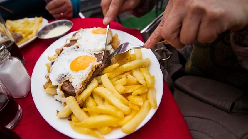 Las comunas más baratas y más caras para almorzar en la región Metropolitana
