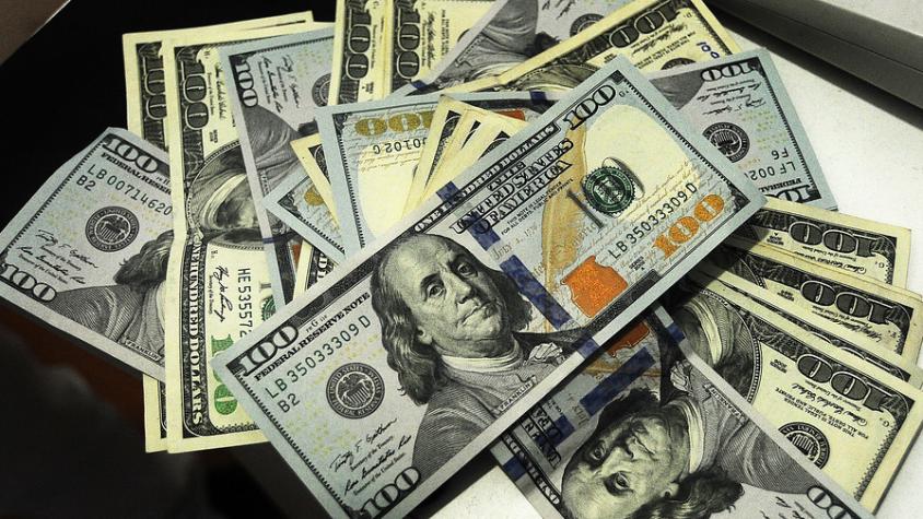 Dos detenidos tras intentar trasladar medio millón de dólares en efectivo desde Bolivia a Chile
