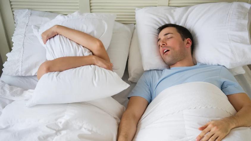 ¿Cómo evitar los ronquidos? Revisa estos consejos de especialistas para un buen dormir