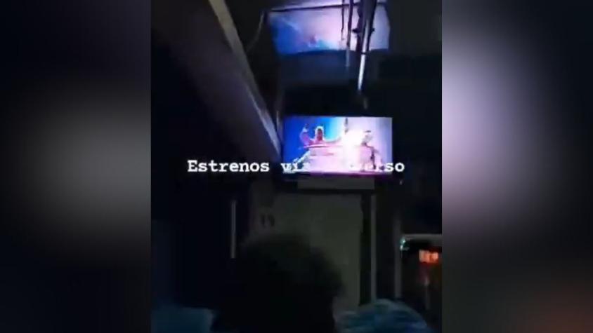VIDEO |  Reportan que microbús en Concepción exhibió película pirata de Barbie a una semana de su estreno mundial