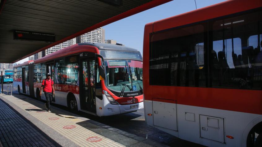 Buses no podrán abrir puertas traseras a pasajeros: Buscan combatir la evasión