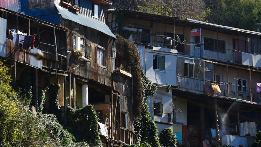 ReportajesT13: $1.000 millones sin usar para evitar derrumbes de casas en Valparaíso