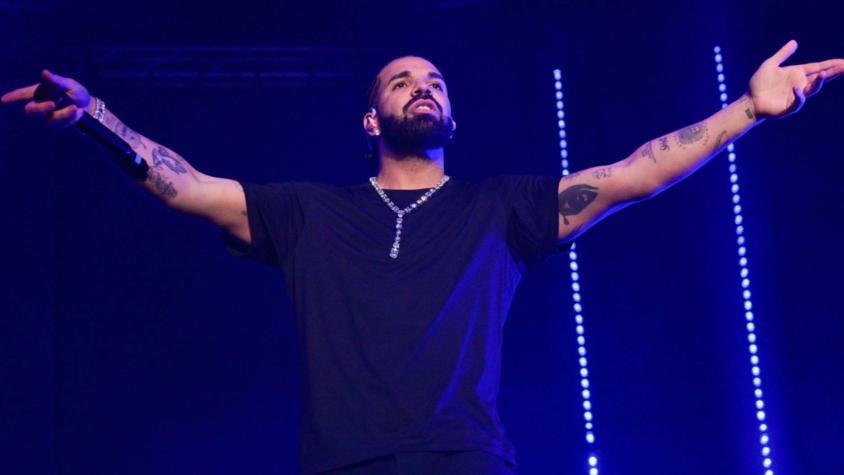 ¿Cómo lo hizo?: Drake sorprendió con un holograma de sí mismo en concierto 