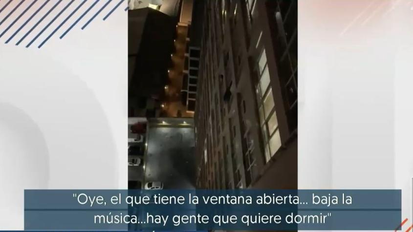 "Baja la música ah...": Vecinos se enfrentan a gritos por fiestas en Estación Central