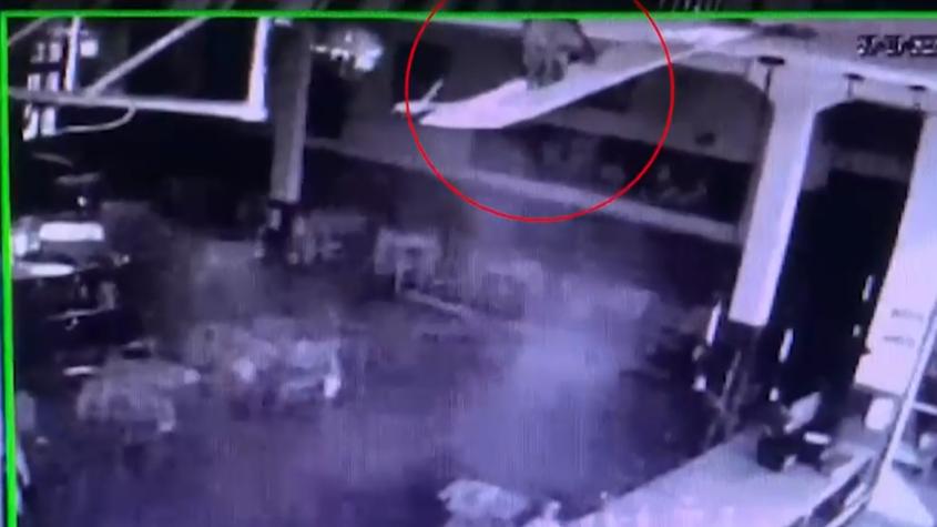 Delincuentes roban en emblemático bar Cinzano de Valparaíso: Entraron por el techo Delincuentes roban en emblemático bar Cinzano de Valparaíso: Entraron por el techo