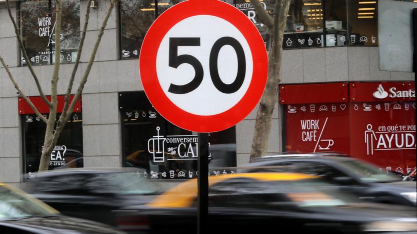 Senadores buscan volver al límite de velocidad en 60 km/h en zona urbana