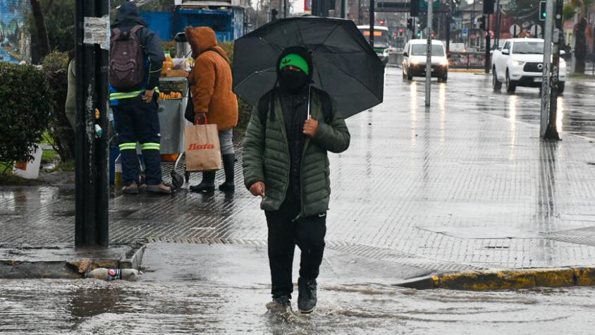Alerta temprana preventiva para la región Metropolitana y Valparaíso por lluvias de este martes 