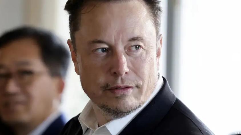 Elon Musk lanza su propia firma de inteligencia artificial