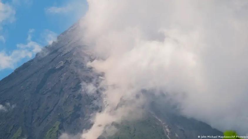 Perú eleva a "naranja" nivel de alerta por volcán Ubinas