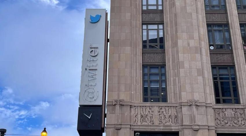 El pájaro no quiere irse: Cambio de logo en edificio de Twitter en San Francisco quedó a medio camino