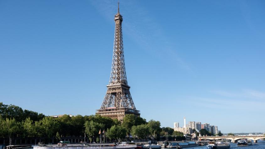 Dos turistas de EEUU ebrios pasan la noche en la Torre Eiffel