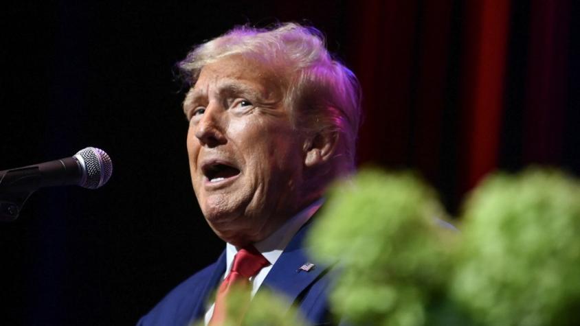 Donald Trump, en territorio amigo, califica su nueva acusación de "ridícula"