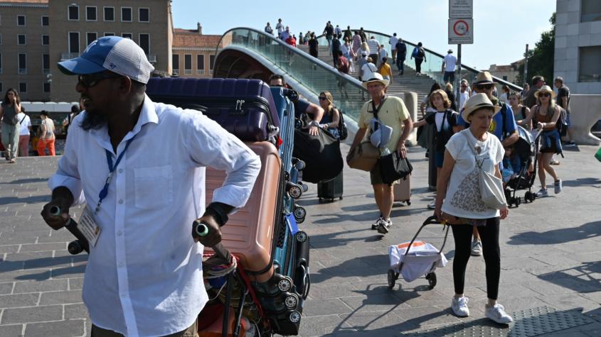 "¡No vengan más!", piden habitantes de Venecia a turistas