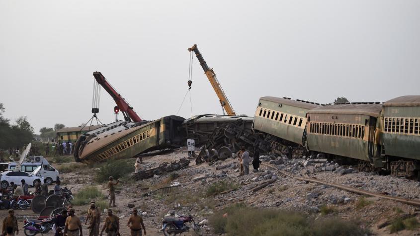 Accidente de tren en Pakistán deja al menos 28 personas muertas
