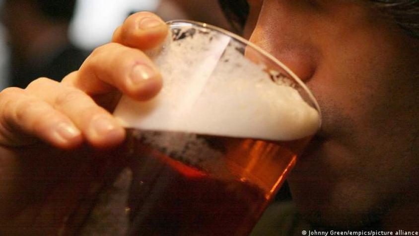 ¡Salud por eso! Científicos crean una bebida que emborracha sin causar resaca	