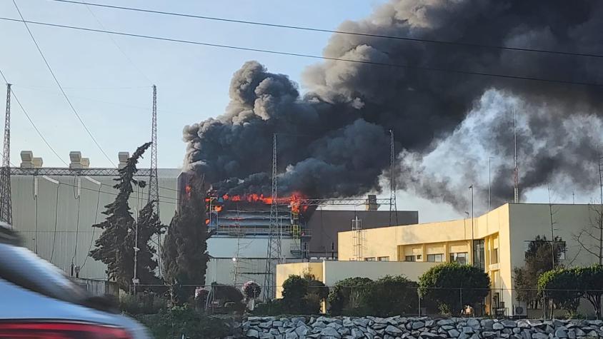 Incendio se produce en central termoeléctrica de Quillota
