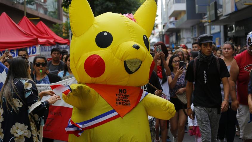 La vida de la 'Tía Pikachu' tras proceso constituyente: Estudia y volvió a manejar un furgón escolar