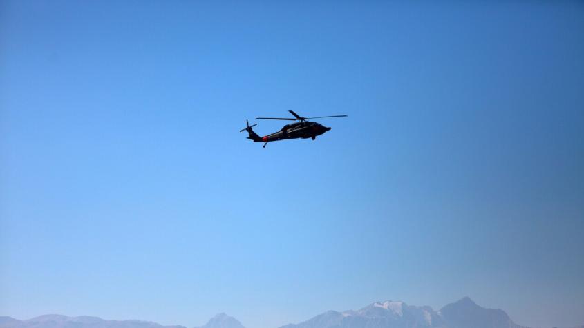 Helicóptero usado en dictadura para lanzar detenidos al mar adorna parque de diversiones en Reino Unido