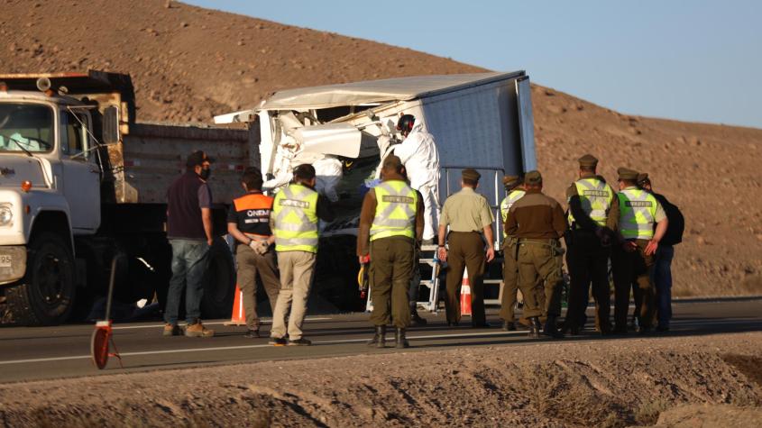 Dos camiones sufrieron violento choque en Arica: Uno de los conductores falleció