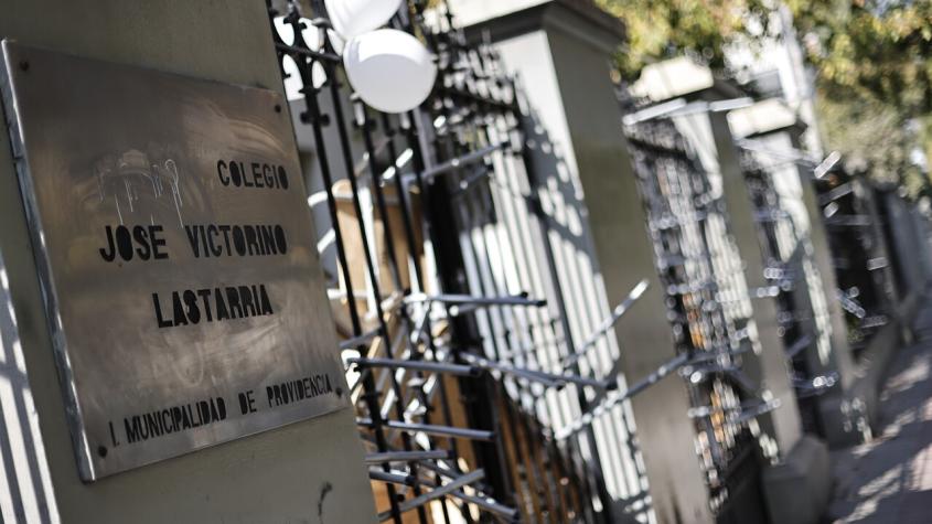 Evacúan Liceo Lastarria en Providencia: Personal del GOPE encabeza procedimiento en el lugar