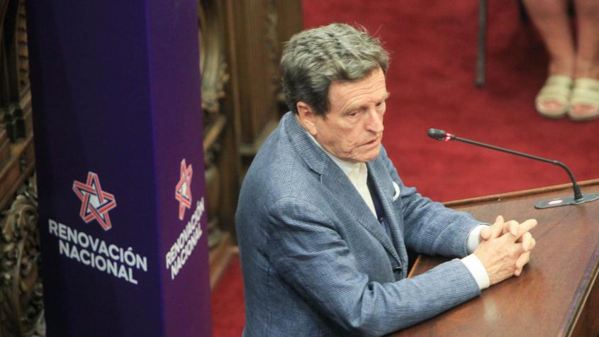 Carlos Larraín manda mensaje a La Moneda: “Al Gobierno hay que apretarlo hasta hacerlo gritar” Carlos Larraín manda mensaje a La Moneda: “Al Gobierno hay que apretarlo hasta hacerlo gritar”