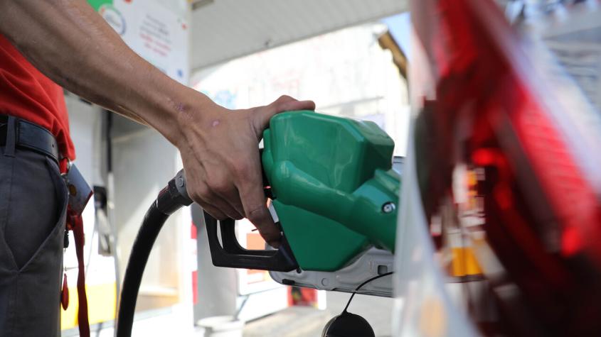 Durísimo golpe al bolsillo: ENAP confirma alza de bencinas de 93 y 97 octanos