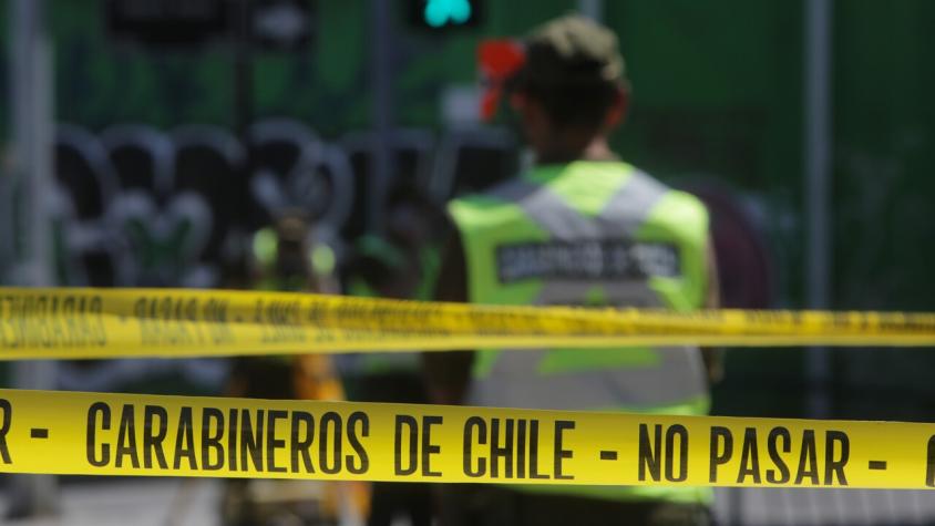 Santiago: Carabinera es baleada tras sufrir robo en la calle