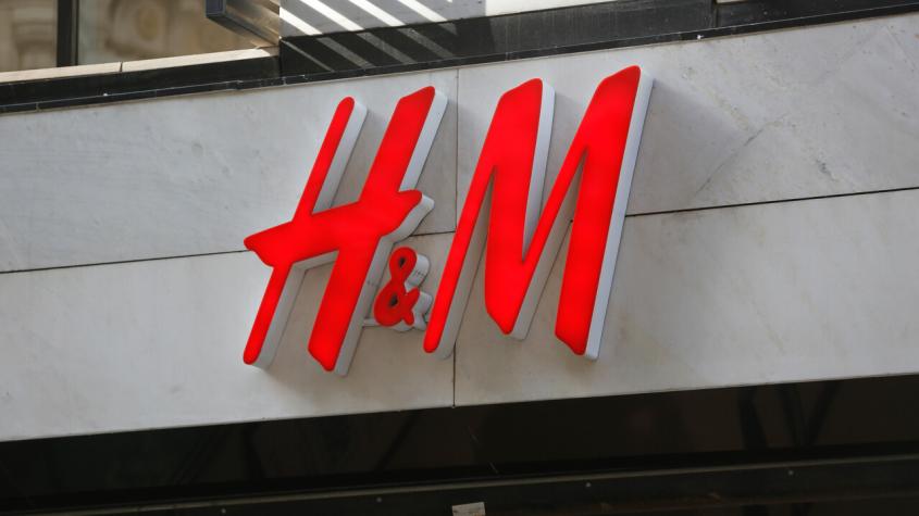 Sernac emite alerta de seguridad por pulsera de H&M: Tiene elevado contenido de plomo 