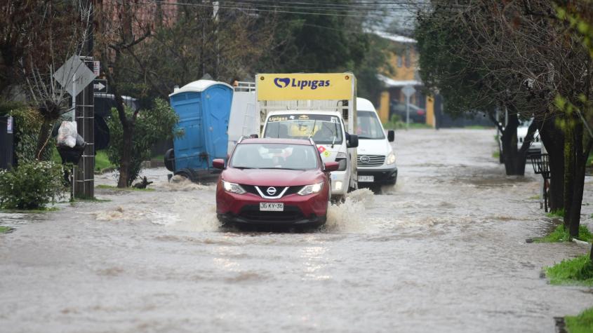 "Dificultad de apertura": BancoEstado reporta problemas en sucursales debido a las lluvias