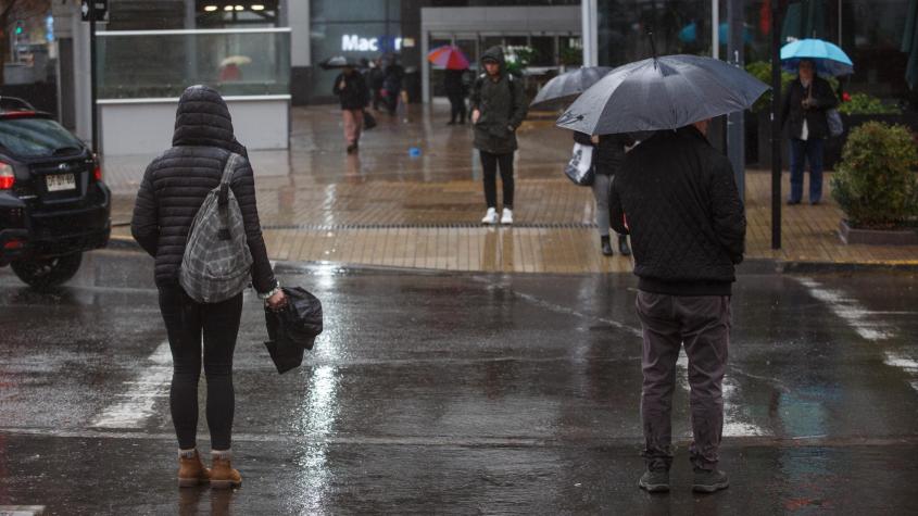 Anuncian probabilidad de precipitaciones para el fin de semana en Santiago: ¿Habrá lluvias el 18?