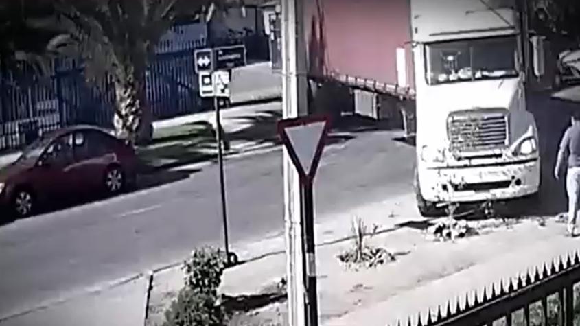 Vecinos felices: Empresa reparó daños por paso de camiones en Cerrillos