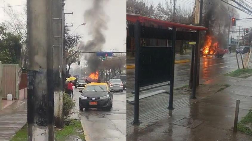 Disparos y una camioneta incendiada: Delincuentes asaltan sucursal de ServiEstado en Peñalolén