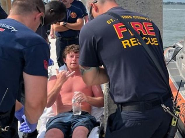 Hombre fue rescatado tras 35 horas en medio del mar: Lo habían reportado como desaparecido
