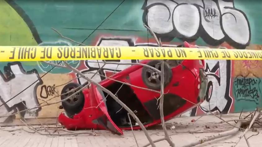 Vehículo termina volcado tras accidente en Santiago: conductor huyó del lugar