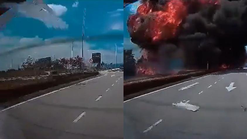VIDEO | El impactante momento en que una avioneta se estrelló en plena calle en Malasia