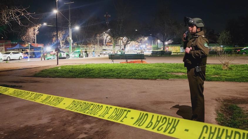 Hombre es asesinado a balazos en parque en Recoleta