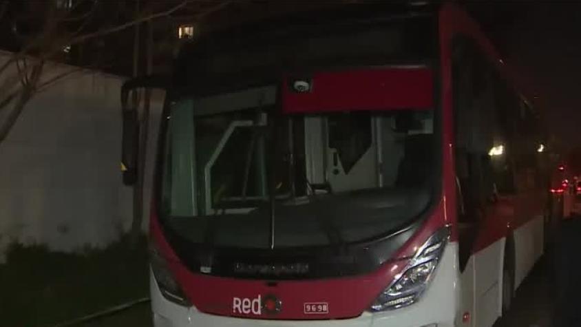 Guardia municipal fue apuñalado tras oponerse a asalto dentro de bus Red en San Miguel 
