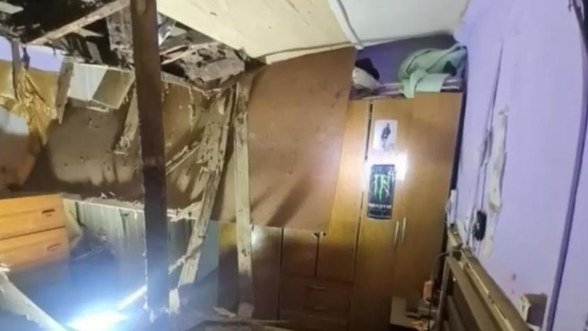 Muro de casa tomada cayó sobre vivienda vecina en Valparaíso: Riesgo de otro derrumbe preocupa 
