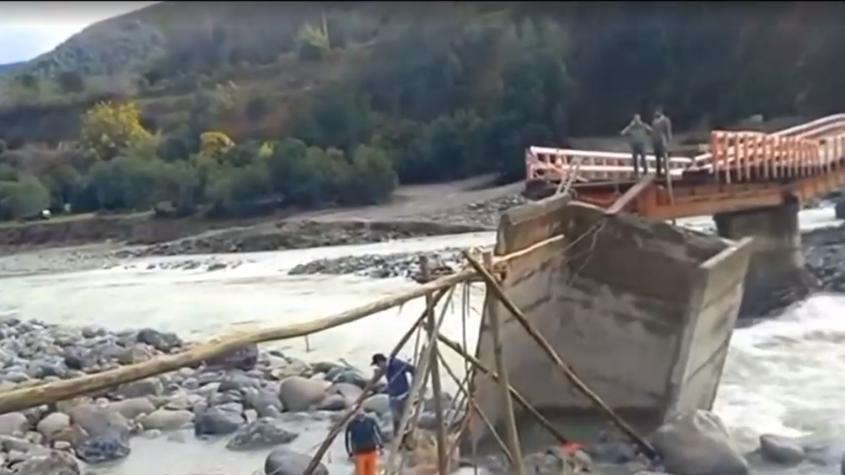 Tras sistema frontal: Vecinos reconstruyeron puente destruido en Chupallar