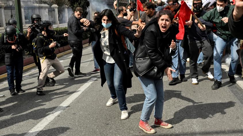 Grecia aprueba subir a seis los días laborales y tener un jornada diaria de 13 horas de trabajo