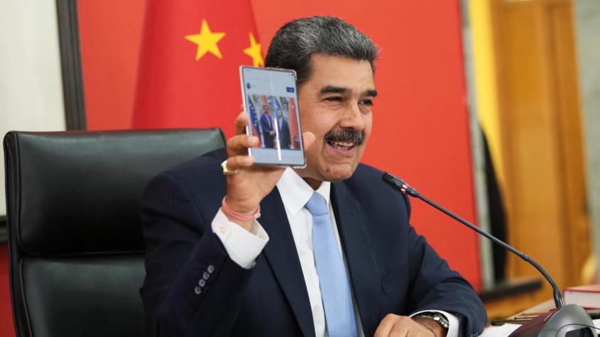 Maduro cierra reuniones en Pekín y promete: "La primera mujer venezolana a la luna en una nave China"