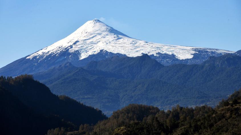 Pucón suspende todas sus clases ante aumento de actividad del Volcán Villarrica